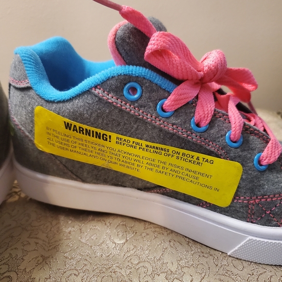 NWOT Heelys youth roller shoes - Picture 8 of 9